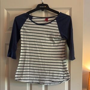 Red Camel Fitted Raglan 3/4 Sleeve Top White and Blue.